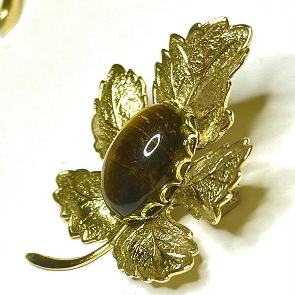 Vintage Brooch Maple Leaf Genuine Tigers Eye Gemstone Vtg Jewelry F023 - Picture 2 of 5